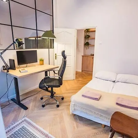 Elegant Oasis In Downtown Boedapest
